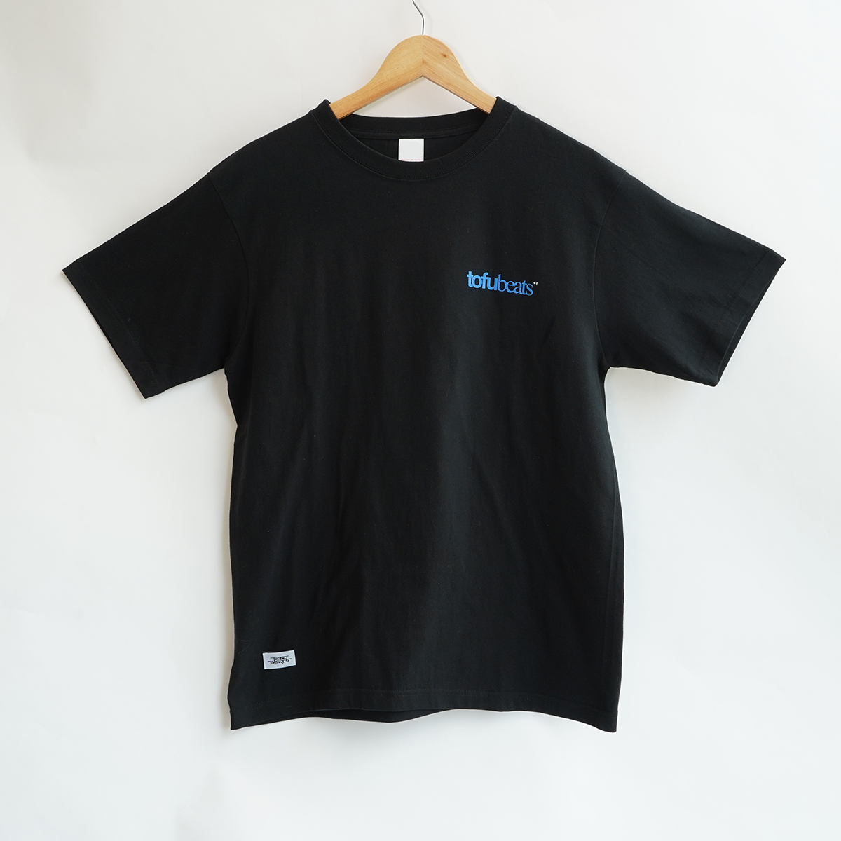 tofubeats コーチジャケット トーフビーツ Tシャツ グッズ JAPAN TOUR 2024 Tshirt black – ワーナーミュージック・ストア